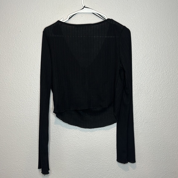 ASTR The Label Top XL Crop Long Bell Sleeve Metallic Hook Detail - Picture 5 of 5